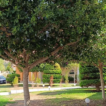 Ξενοδοχείο με διαμερίσματα Elanthi Village 4*