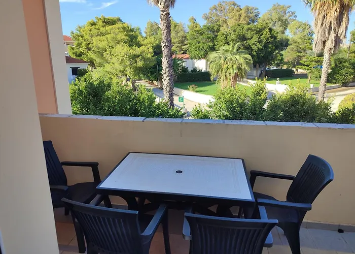 Elanthi Village Lejlighedshotel